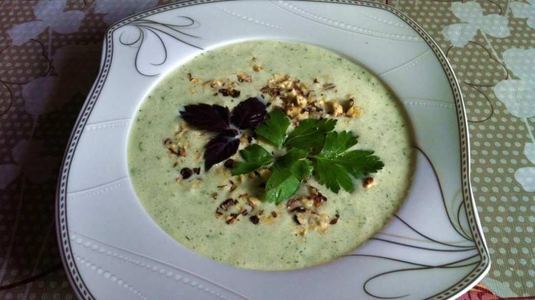 Маленькая фотография блюда по рецепту «Йогуртовый суп с огурцами»