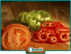 Маленькая фотография блюда по рецепту «Лёгкий салат из болгарского перца и помидоров»